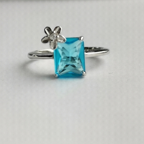 Nwt Swiss Blue Topaz and Diamond ring size 8 - Picture 5 of 5